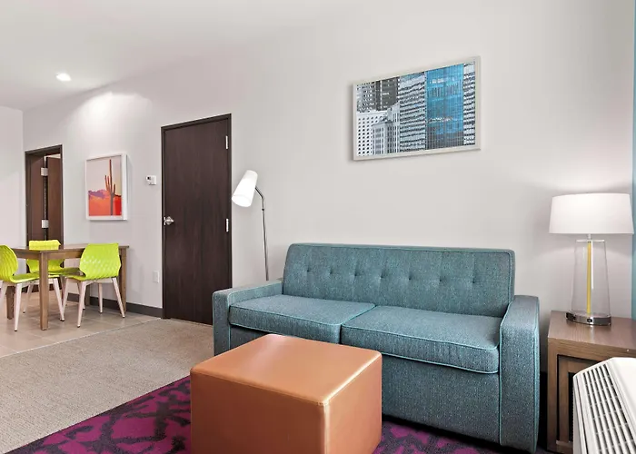 Home2 By Hilton Downtown 3*