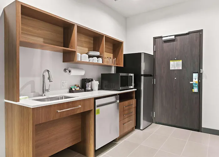 Home2 By Hilton Downtown 3*